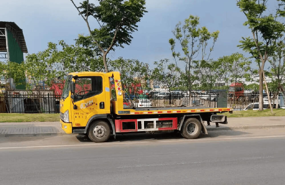 新疆拖车到上海要多少钱